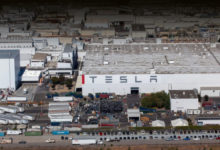 Фото - Tesla запустила завод вопреки решению властей