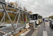 Фото - Под Казанью автобус с пассажирами въехал в строящийся мост