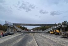Фото - Во Владимирской области грузовик с поднятым кузовом снес строящийся мост