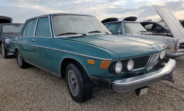Фото - BMW Жаклин Кеннеди попал на аукцион битых автомобилей после урагана в США